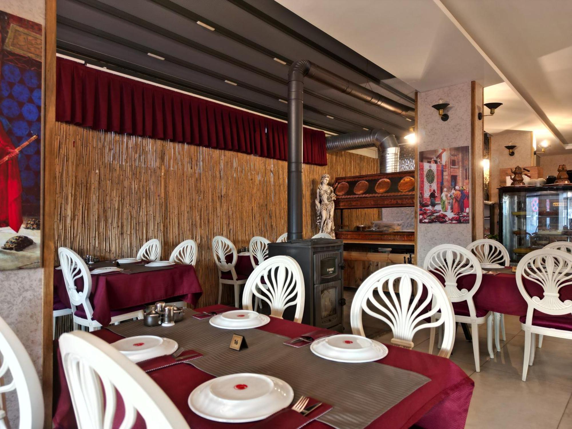 Akman City Hotel Кушадасъ Екстериор снимка