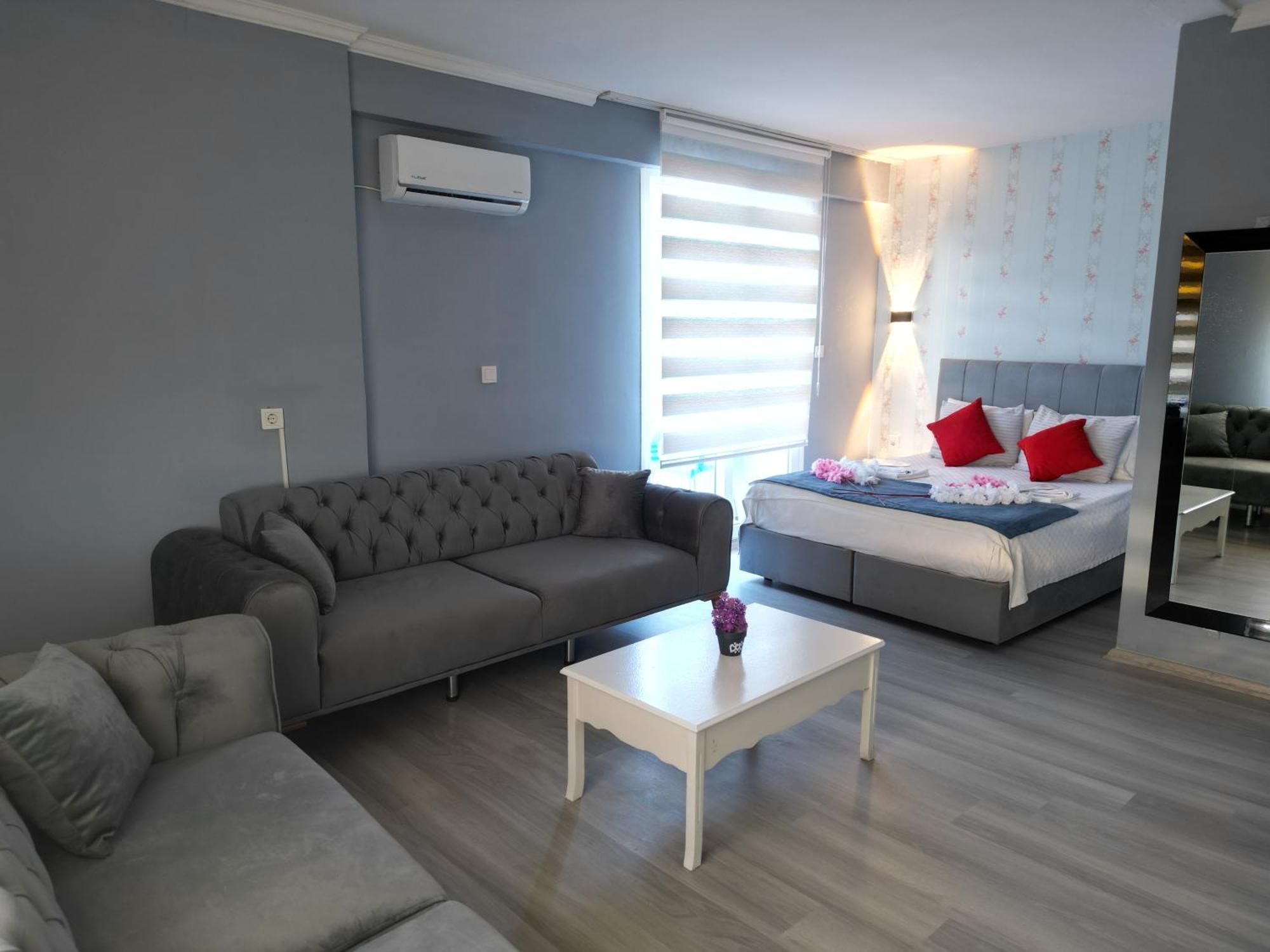 Akman City Hotel Кушадасъ Екстериор снимка