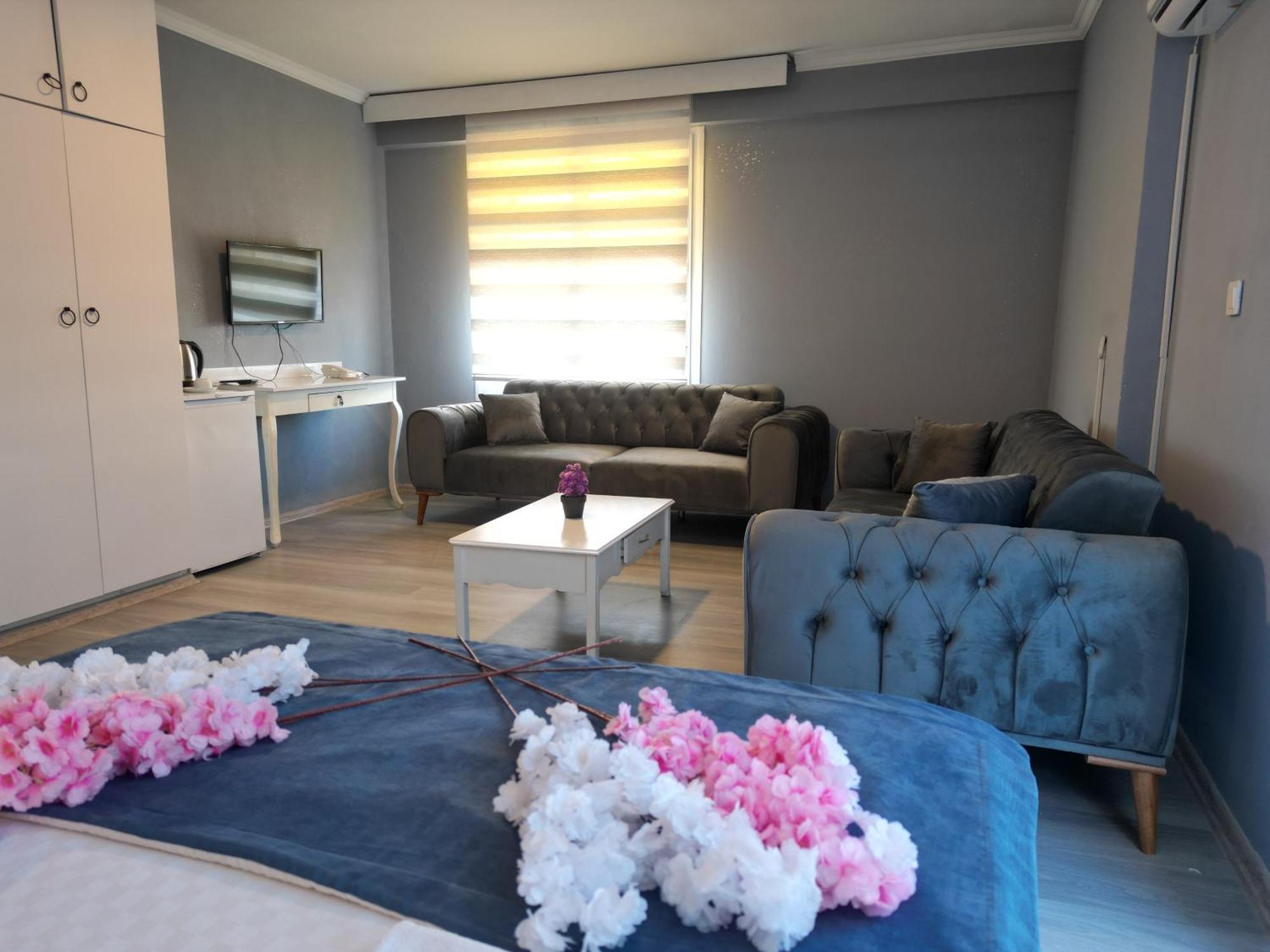 Akman City Hotel Кушадасъ Екстериор снимка