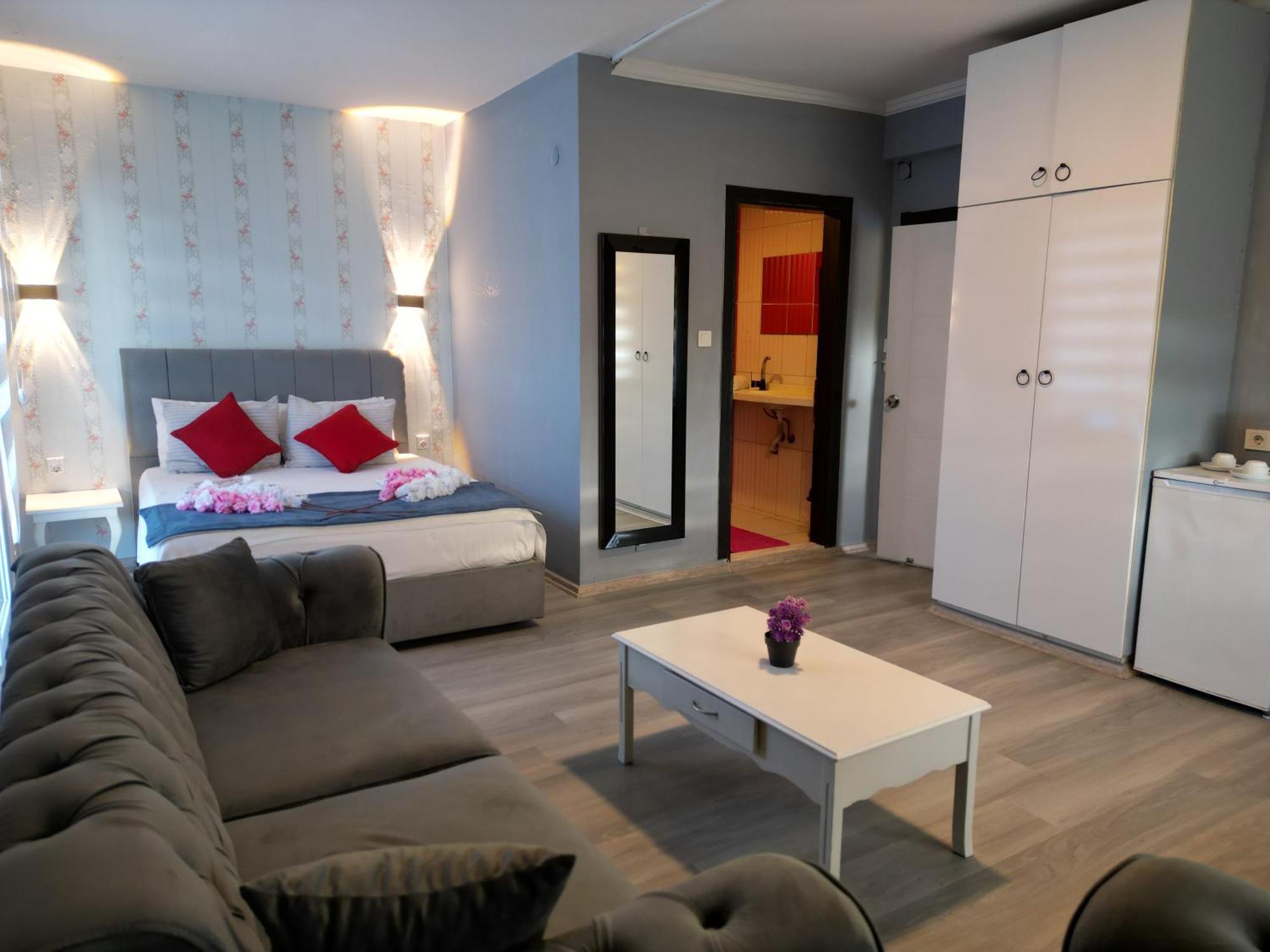 Akman City Hotel Кушадасъ Екстериор снимка